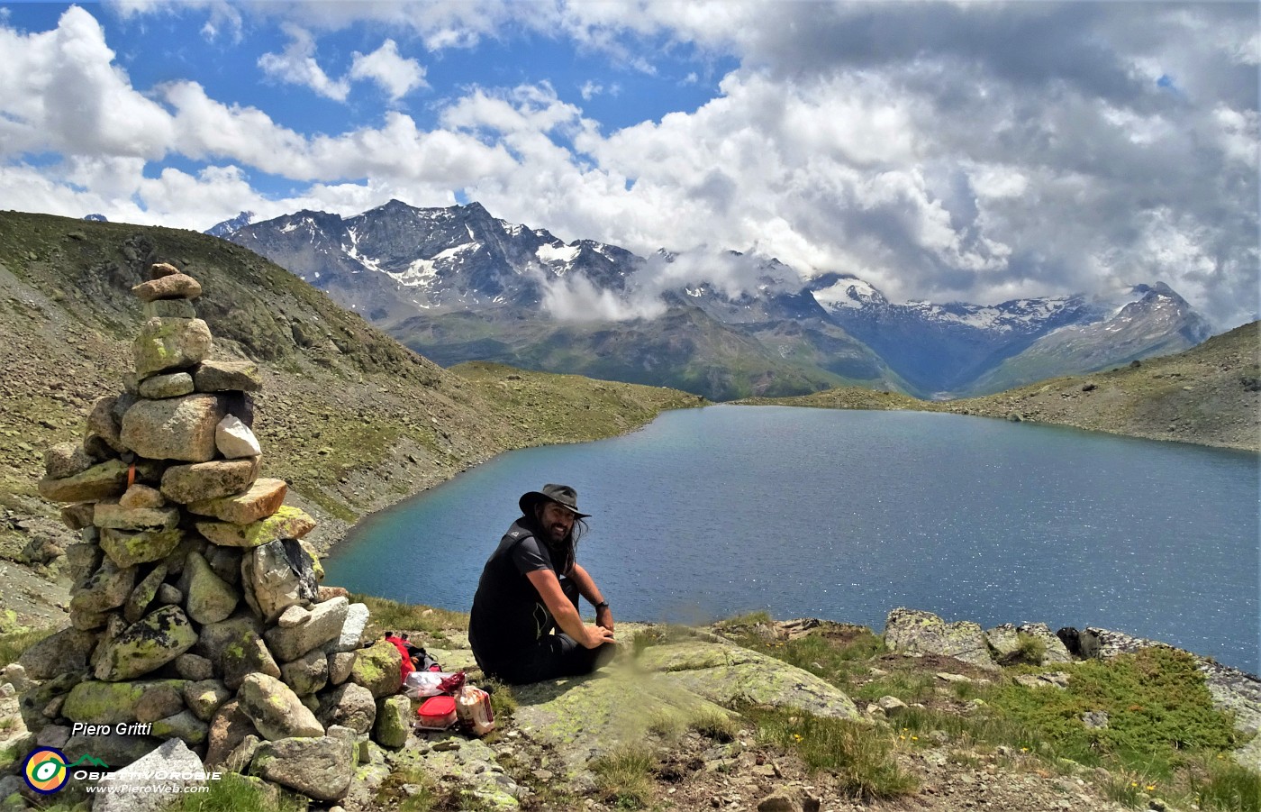 40 Lo raggiungo  sul punto panoramico con ometto.JPG -                                